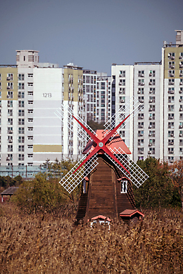 포토 JPG 주간 공원 아파트 사람없음 야외 건물 가을풍경 풍차 가을 경기도 인천 아파트단지 국내포토 자연요소 건축물 계절 공공시설 주택 한국 풍경 파일형식 가을_계절