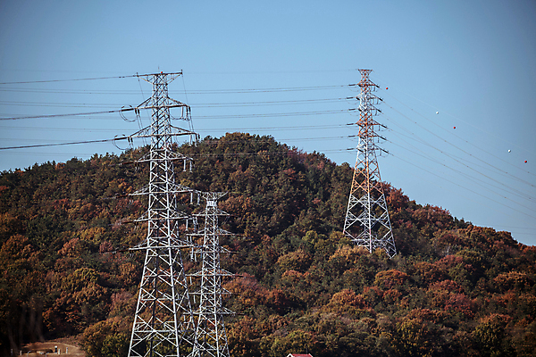 포토 JPG 주간 단풍 하늘 산 사람없음 야외 가을풍경 가을 경기도 송전탑 인천 국내포토 자연요소 계절 잎 한국 풍경 탑 파일형식 가을_계절