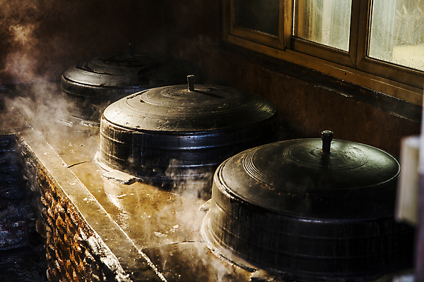 포토 JPG 전통문화 실내 사람없음 주방 시골 가마솥 아궁이 수증기 시골집 강원도 무쇠솥 평창 국내포토 전통 문화 주택 한국 내부 솥 파일형식