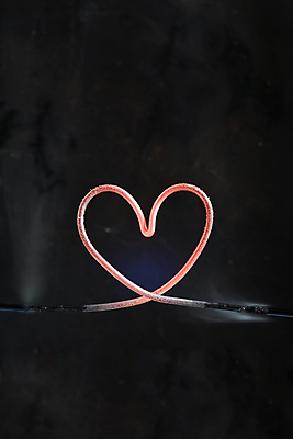 포토 JPG 해외이미지 컨셉 불 불꽃 사랑 사람없음 금속 하트 뜨거움 철사 연소 해외포토 자연요소 모양 감정 재질 파일형식 이미지허브