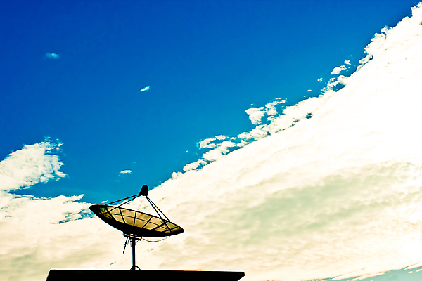 포토 JPG 해외이미지 접시 인터넷 비즈니스 통신 하늘 사람없음 파란색 우주 디지털 텔레비전 자료 힘 인공위성 과학기술 메시지 연결 접속 무선전화기 전화기 방송 시스템 부름 다운로드 전송 소통 스파이 채널 셀룰러 해외포토 식기 컬러 컨셉 모션 기술 전자제품 파일형식 이미지허브