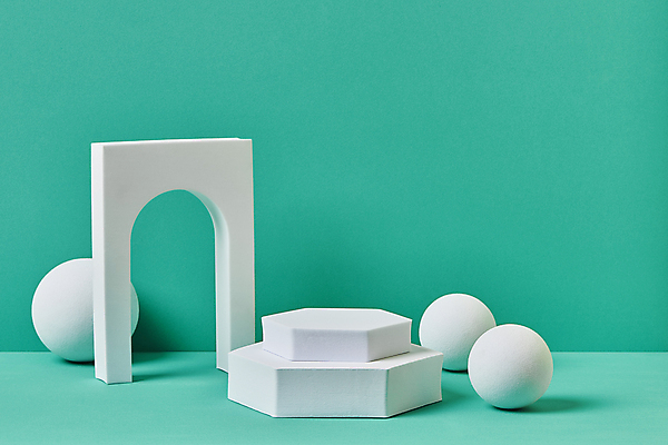 포토 JPG 스튜디오촬영 백그라운드 실내 사람없음 흰색 원형 오브젝트 모던 아치 육각형 단상 입체도형 포디움 목업 카피스페이스 초록배경 국내포토 도형 컬러 내부 초록색 공백 무대 입체 파일형식
