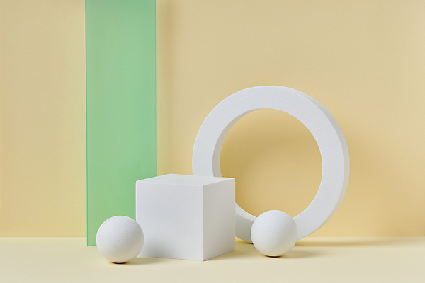 포토 JPG 스튜디오촬영 백그라운드 실내 사람없음 사각형 흰색 원형 고리 오브젝트 모던 정사각형 노란배경 입체도형 목업 아크릴 카피스페이스 연노랑색 국내포토 도형 컬러 재질 내부 노란색 공백 입체 파일형식