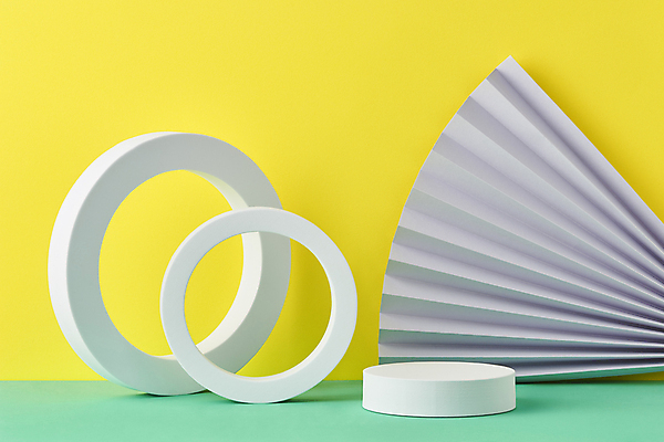 포토 JPG 스튜디오촬영 백그라운드 실내 사람없음 장식 원형 고리 오브젝트 모던 단상 노란배경 부채모양 입체도형 접기 포디움 목업 카피스페이스 초록배경 국내포토 모양 도형 모션 내부 초록색 노란색 공백 무대 입체 파일형식