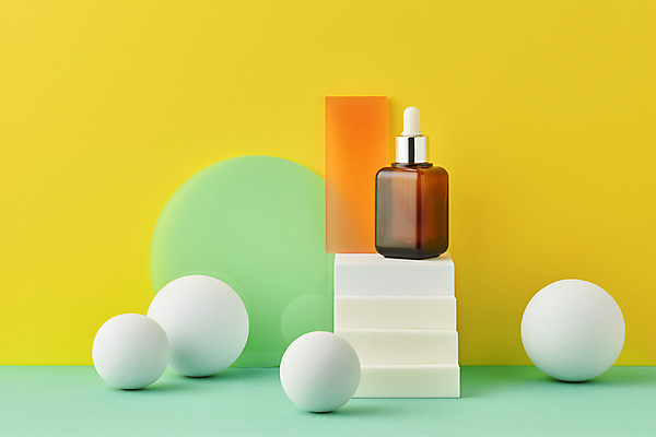 포토 JPG 스튜디오촬영 백그라운드 실내 사람없음 계단 사각형 화장품 원형 오브젝트 모던 공병 노란배경 민트색 입체도형 포디움 목업 아크릴 카피스페이스 초록배경 국내포토 도형 컬러 재질 내부 초록색 뷰티 노란색 공백 무대 입체 병_담는 파일형식