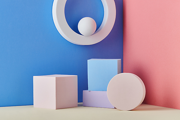 포토 JPG 스튜디오촬영 백그라운드 실내 사람없음 원형 고리 오브젝트 모던 파란배경 정사각형 입체도형 포디움 목업 카피스페이스 분홍색배경 국내포토 도형 분홍색 내부 파란색 공백 무대 입체 파일형식