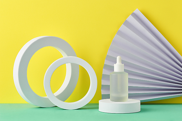 포토 모양 도형 컬러 백그라운드 모션 실내 내부 초록색 뷰티 노란색 공백 입체 병_담는 파일형식 흰색 접기 공병 화장품 단상 원형 고리 카피스페이스 모던 목업 입체도형 스튜디오촬영 JPG 사람없음 오브젝트 노란배경 초록배경 부채모양 국내포토