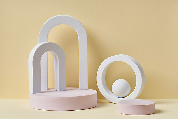 포토 JPG 스튜디오촬영 백그라운드 실내 사람없음 원형 고리 오브젝트 모던 아치 단상 입체도형 포디움 목업 베이지색배경 카피스페이스 국내포토 도형 내부 공백 무대 입체 베이지색 파일형식