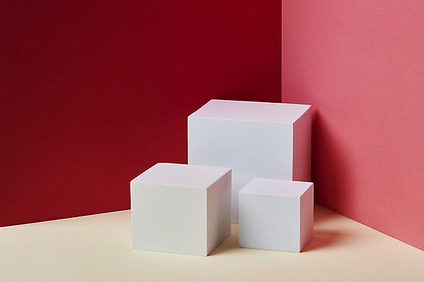 포토 JPG 스튜디오촬영 백그라운드 실내 사람없음 오브젝트 모던 정사각형 단상 빨간배경 입체도형 포디움 목업 카피스페이스 국내포토 도형 내부 빨간색 공백 무대 입체 파일형식