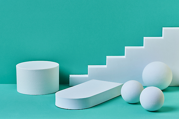 포토 JPG 스튜디오촬영 백그라운드 실내 사람없음 계단 흰색 원형 오브젝트 모던 원기둥 단상 입체도형 포디움 목업 카피스페이스 초록배경 국내포토 도형 컬러 내부 초록색 공백 무대 입체 파일형식