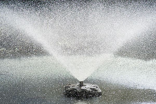 포토 JPG 주간 공원 사람없음 야외 물 가을풍경 가을 분위기 튀는물 경기도 인천 분수_분수대 국내포토 자연요소 계절 공공시설 컨셉 한국 풍경 분수대 액체표현 스플래쉬 파일형식 가을_계절