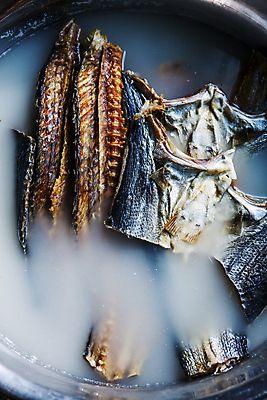 포토 JPG 건조 사람없음 하이앵글 냄비 전라남도 건어물 말린생선 숭어 신안 국내포토 뷰포인트 솥 전라도 파일형식