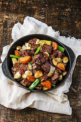 포토 JPG 채소 실내 사람없음 냄비 경상북도 천 한우 나무탁자 소고기볶음 의성 국내포토 탁자 내부 소고기 직물 솥 경상도 볶음 파일형식