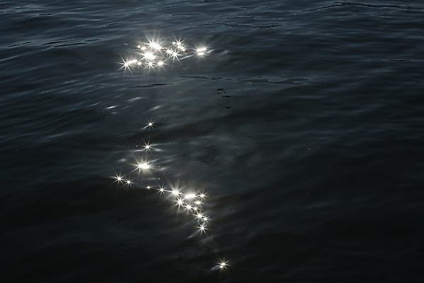 포토 JPG 주간 물결 바다 풍경 사람없음 야외 빛 반짝임 햇빛 부산 자갈치시장 윤슬 국내포토 자연요소 모션 한국 태양 시장 파일형식