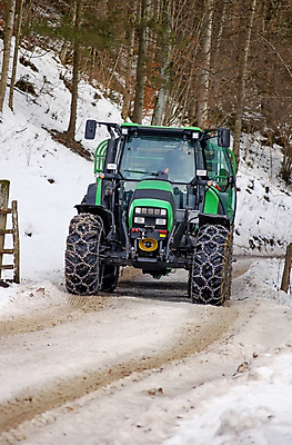 포토 JPG 해외이미지 유럽 겨울 농업 교통시설 사람없음 야외 농장 기계 운전 시골 오스트리아 숲 큼 땅 타이어 장면 트랙터 해외포토 계절 나라 산업 교통 모션 크기 농기계 시설 특수차량 파일형식 이미지허브