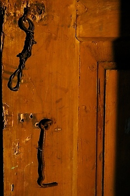 포토 JPG 해외이미지 건축양식 사람없음 문 시골 버리기 묘사 잠금 철사 옛날 해외포토 건축 모션 보안 파일형식 이미지허브