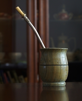 포토 JPG 해외이미지 전통 음료 잎 다이어트 휴식 건강 사람없음 목재 컵 약 갈색 금속 미국 막대기 의식 인디언 허브 비만 유기농 브라질 밀짚 아르헨티나 습관 민화 볼리비아 조롱박 카페인 투입 해외포토 나무 식물 식기 웰빙 컬러 컨셉 북아메리카 재료 의학 모션 재질 아메리카 남아메리카 짚 몸매 그림 파일형식 이미지허브