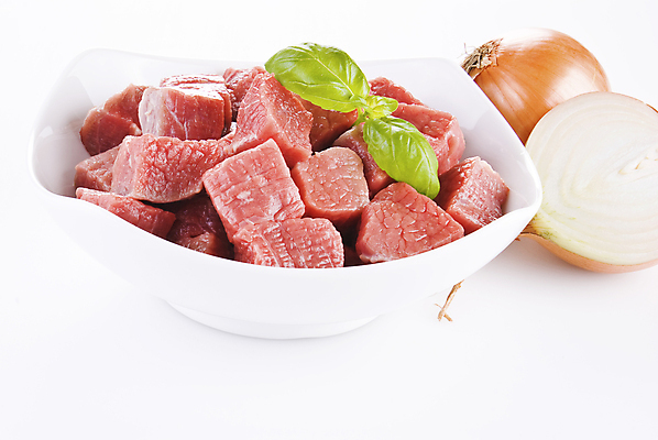 포토 JPG 해외이미지 음식 조각 다이어트 재료 양파 육류 스테이크 요리 사람없음 빨간색 기댐 소고기 신선 맛 자르기 주사위 날것 슬라이스 바질 덩어리 단백질 등심 개조 해외포토 컬러 컨셉 채소 식재료 모션 서양음식 건강 영양소 파일형식 이미지허브