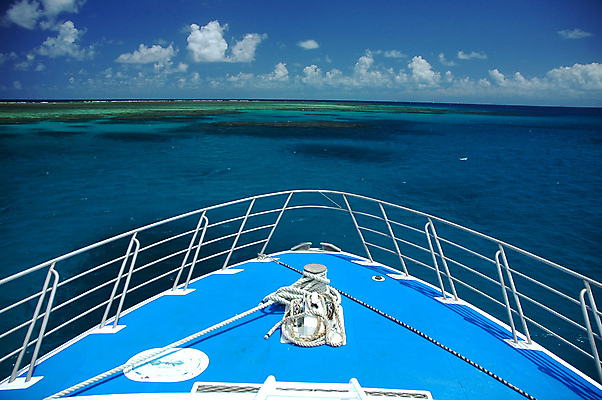 포토 JPG 해외이미지 파도 바다 여행 교통시설 항해 어류 사람없음 물 파란색 보트 크루즈 어부 활 함선 승객 네비게이션 해외포토 자연요소 직업 컬러 교통 배_교통 수중동물 시설 파일형식 이미지허브