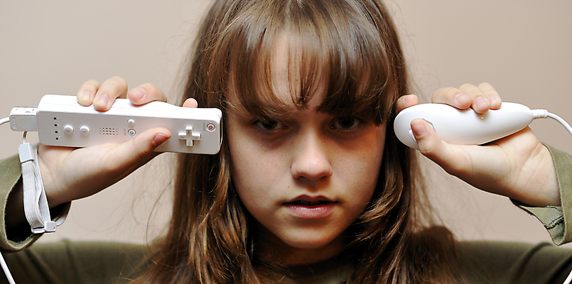 포토 JPG 해외이미지 성공 주택 한명 미소 10대 친구 소파 경쟁 우승 결심 집중 흥분 동영상 중독 대회 비디오게임 표현성 해외포토 1 감정 컨셉 의자 관계 청소년 표정 사람 건물 게임 최고 파일형식 이미지허브