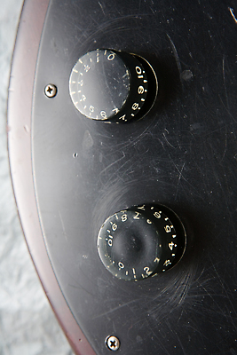 포토 JPG 해외이미지 줄 음악 놀이 손잡이 사람없음 기구 끈 볼륨 눈금 조절 베이스 정물화 해외포토 현악기 문화예술 그림 파일형식 이미지허브