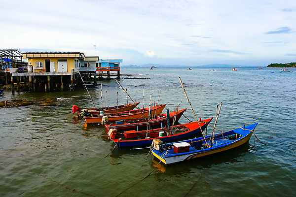 포토 JPG 해외이미지 주간 직업 전통 외관 계절 아시아 호수 파도 바다 섬 여행 교통시설 태국 자연 하늘 낚시 휴가 어류 어업 사람없음 야외 물 파란색 햇빛 뷰티 평화 환경 항구 만 보트 그네 낚시꾼 동쪽 해외포토 자연요소 나라 산업 컬러 교통 컨셉 배_교통 레저 태양 수중동물 방향 시설 생태계 파일형식 이미지허브