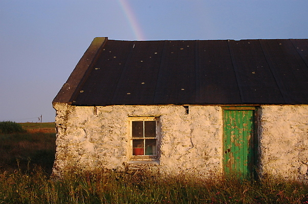 포토 JPG 해외이미지 외관 무지개 건축양식 창문 주택 사람없음 야외 건물 초록색 농장 문 흰색 시골집 옛날 해외포토 자연요소 건축물 건축 컬러 농업 파일형식 이미지허브