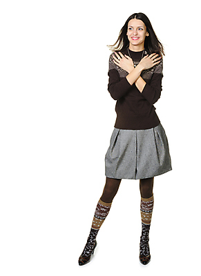 포토 JPG 해외이미지 백인 모델 직업 1 응시 여자 행복 포즈 신발 바람 한명 서기 미소 사람 20대 성인 치마 뷰티 반사 갈색 유행 카메라 우주 흰색 가득함 날씬함 슛 길이 고립 유일 표현성 해외포토 자연요소 서양인 시선 감정 컬러 모션 하의 날씨 표정 청년 전자제품 몸매 파일형식 이미지허브