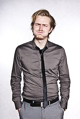 포토 JPG 해외이미지 스튜디오촬영 백인 캐릭터 남자 얼굴 청소년 넥타이 표정 한명 서기 사람 컬러풀 금발 검은색 회색 비즈니스맨 유머 시원함 그루밍족 표현성 해외포토 서양인 1 헤어스타일 잡화 감정 컬러 비즈니스 모션 실내 신체부위 뷰티 직장인 파일형식 이미지허브