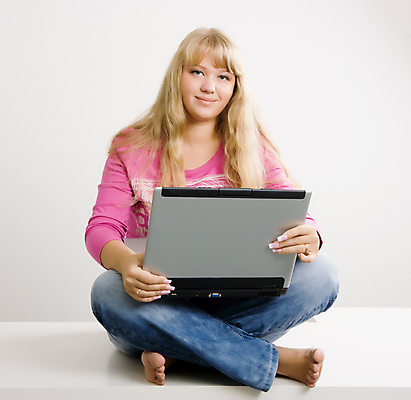 포토 JPG 해외이미지 백인 모델 직업 1 학생 라이프스타일 응시 여자 행복 백그라운드 인터넷 비즈니스 협상 한명 사람 성인 금융 노트북 컴퓨터 금발 검은색 공책 기쁨 흰색 업무 비즈니스우먼 대표 무선전화기 고객 만족 비서 대리인 해외포토 서양인 헤어스타일 시선 감정 컬러 문구용품 생활 경제 전자제품 작업 직장인 전화기 파일형식 이미지허브