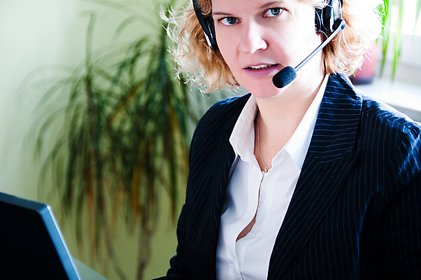 포토 JPG 해외이미지 라이프스타일 손 디자인 여자 컨셉 비즈니스 통신 모바일 직장 대화 한명 노트북 컴퓨터 사무실 독서 알약 판매 디지털 모니터 헤드폰 자료 장비 터치 정보 공구 비즈니스우먼 뉴스 무선전화기 고객 스마트 읽기 책상 마이크 서비스 지원 출판 터치스크린 해외포토 1 음향기기 가구 회사 모션 말하기 사람 생활 신체부위 전자제품 약 도구 직장인 전화기 파일형식 이미지허브