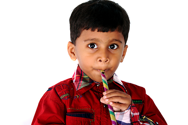 포토 JPG 해외이미지 어린이 장난 놀이 한명 동양인 소년 장난감 음악가 기구 인디언 묘기 불기 인도인 예술가 쉬는시간 결백 뮤지컬 실행 천진난만 해외포토 외국인 직업 1 남자 음악 컨셉 모션 휴식 아메리카 사람 인종 파일형식 이미지허브