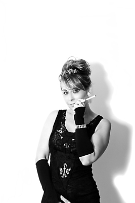 포토 JPG 해외이미지 백인 흑백 한명 뷰티 유행 수확 60대 날씬함 복고 해외포토 서양인 1 노년 농업 촬영기법 사람 몸매 파일형식 이미지허브