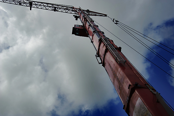 포토 JPG 해외이미지 구름 산업 날씨 사람없음 빨간색 파란색 금속 회색 큼 기중기 리프트 폭풍 철강 해외포토 자연요소 컬러 재질 중장비 크기 파일형식 이미지허브