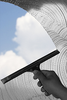 포토 JPG 해외이미지 옷 산업 가사 창문 유리 노동자 주택 사람없음 건물 물 파란색 반사 업무 빨래 세제 분무기 세탁기 청소부 화학물질 해외포토 자연요소 직업 건축물 컬러 재질 가전제품 작업 화학 파일형식 이미지허브