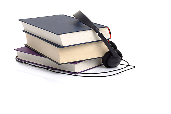 포토 JPG 해외이미지 교육 컨셉 사람없음 책 반사 헤드폰 소리 듣기 흰색 오디오 고립 해외포토 컬러 음향기기 모션 전자제품 파일형식 이미지허브