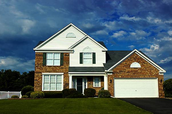 포토 JPG 해외이미지 디자인 외관 건축양식 창문 교실 지붕 벽돌 주택 잔디 사람없음 야외 건물 옆모습 초록색 문 흰색 도시 재산 중앙 싱글 진짜 차고 해외포토 식물 건축물 교육 건축 뷰포인트 컬러 학교 금융 파일형식 이미지허브