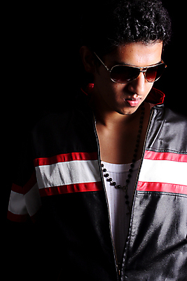 포토 JPG 해외이미지 남자 한명 동양인 소년 10대 선글라스 인디언 그늘 인도인 해외포토 외국인 1 안경 어린이 청소년 아메리카 사람 인종 파일형식 이미지허브