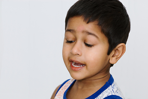 포토 JPG 해외이미지 감정 얼굴 어린이 백그라운드 오렌지 스트레스 한명 동양인 소년 우주 외침 분노 흰색 표현 오픈 입 유머 인도인 즐거움 시끄러움 히스패닉 바보 압력 이민 해외포토 외국인 1 남자 컬러 이동 과일 사람 인종 신체부위 소리 파일형식 이미지허브