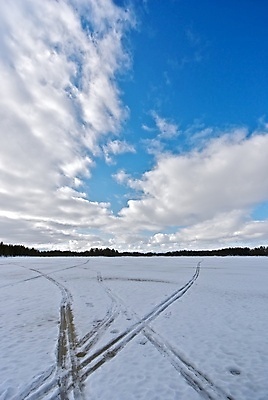 포토 JPG 해외이미지 나무 겨울 스키 사람없음 파란색 맑음 얼음 흰색 숲 트랙 해외포토 자연요소 식물 계절 컬러 날씨 겨울스포츠 파일형식 이미지허브