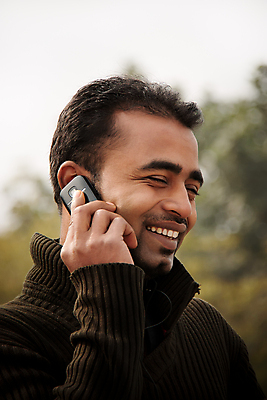 포토 JPG 해외이미지 직업 손 응시 남자 이어폰 사업가 통신 모바일 세포 대화 한명 사람 스마트폰 외침 최고 업무 비즈니스맨 자신감 구매 인도인 전화기 스마트 부름 소통 해외포토 외국인 1 시선 감정 음향기기 컨셉 비즈니스 모션 말하기 동양인 신체부위 핸드폰 스마트기기 쇼핑 소리 작업 직장인 파일형식 이미지허브