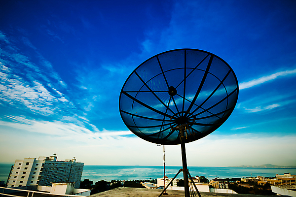 포토 JPG 해외이미지 접시 인터넷 비즈니스 통신 하늘 사람없음 파란색 우주 디지털 텔레비전 자료 힘 인공위성 과학기술 메시지 연결 접속 무선전화기 전화기 방송 시스템 부름 다운로드 전송 소통 스파이 채널 셀룰러 해외포토 식기 컬러 컨셉 모션 기술 전자제품 파일형식 이미지허브