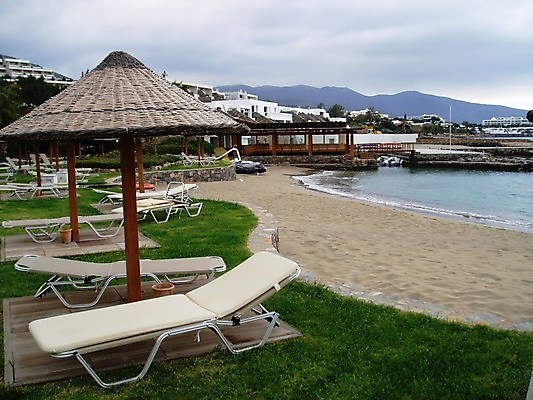 포토 JPG 해외이미지 물결 선 모래 바다 하늘 호텔 휴가 휴식 산 수영장 사람없음 야외 물 햇빛 태양 시골 침대 만 뜨거움 가장자리 고급 땅 휴양지 선베드 양산 소금 파라다이스 수평선 해외포토 자연요소 가구 컨셉 의자 숙소 장소 둘레 파일형식 이미지허브