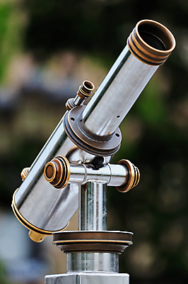 포토 JPG 해외이미지 응시 안경 백그라운드 돋보기 사람없음 관광지 금속 쌍안경 망원경 탐험 수확 골동품 기구 공구 확대 목표 은색 오브젝트 검색 복고 시력 비전 감시 천문학 청동 고립 골 구리 놋쇠 옛날 광학 해외포토 시선 잡화 교육 컬러 여행 컨셉 농업 재질 도구 원소 파일형식 이미지허브