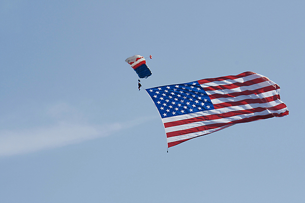 포토 JPG 해외이미지 배너 별 하늘 기념 사람없음 빨간색 파란색 미국 줄무늬 덮개 흰색 비행 깃발 스웨터 심볼 낙하산 애국심 실행 해외포토 자연요소 컬러 상의 북아메리카 무늬 뚜껑 파일형식 이미지허브