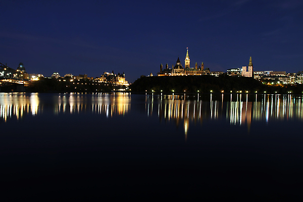 포토 JPG 해외이미지 캐나다 북아메리카 전등 사람없음 건물 물 파란색 강 도시풍경 반사 황혼 새벽 도시 역사 야간 스카이라인 국회 옛날 정부 해외포토 자연요소 건축물 컬러 조명 아메리카 풍경 일몰 파일형식 이미지허브