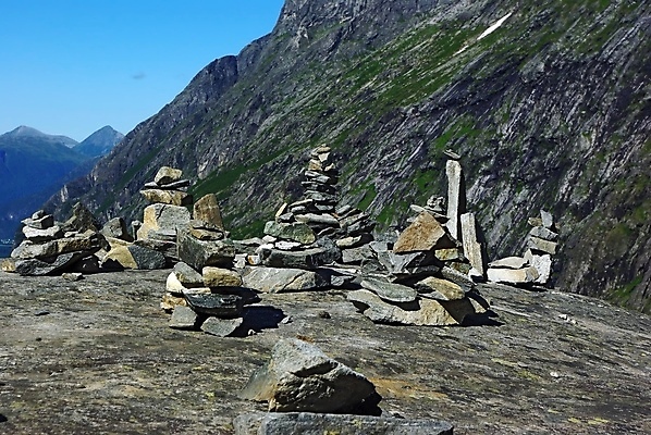 포토 JPG 해외이미지 모양 디자인 선 백그라운드 컨셉 불교 일러스트 자연 하늘 추상 휴식 건강 노르웨이 미술 사람없음 뷰티 반사 쌓기 탑 스파 화목 침묵 회색 조약돌 흰색 그룹 배열 심볼 명상 피라미드 심플 질서 테라피 흙더미 고립 통일 완전 해외포토 건축물 유럽 종교 컬러 무늬 모션 문화예술 소리 흙 돌_바위 예절 생태계 랜드마크 파일형식 더미 이미지허브