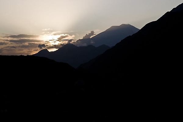 포토 JPG 해외이미지 야생동물 여행 자연 하늘 불꽃 휴식 산 미술 풍경 사람없음 야외 여름 빛 햇빛 태양 뷰티 여행객 평화 우주 환경 침묵 황혼 일몰 자유 시골 오픈 뜨거움 황무지 고독 심플 장면 지역 멀리 용서 웅장함 절정 해외포토 자연요소 동물 계절 감정 컨셉 불 문화예술 사람 노을 소리 생태계 파일형식 이미지허브