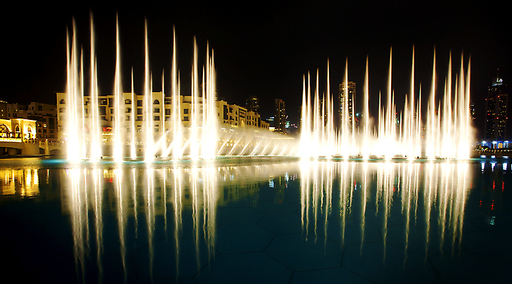 포토 JPG 해외이미지 아시아 여행 비즈니스 건축양식 새로움 동양인 사람없음 물 빛 도시풍경 어둠 도시 도심 야간 저녁 분수 쇼 장면 타운 빛망울 아랍에미리트 두바이 해외포토 자연요소 건축 나라 컨셉 중동 인종 풍경 파일형식 이미지허브