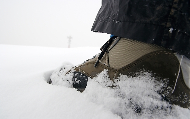 포토 JPG 해외이미지 신발 겨울 발 부츠 사람없음 야외 산책 트래킹 하이킹 추위 탐험 흰색 닫기 단계 땅바닥 양발 해외포토 계절 컬러 모션 레저 휴식 바닥 신체부위 파일형식 이미지허브